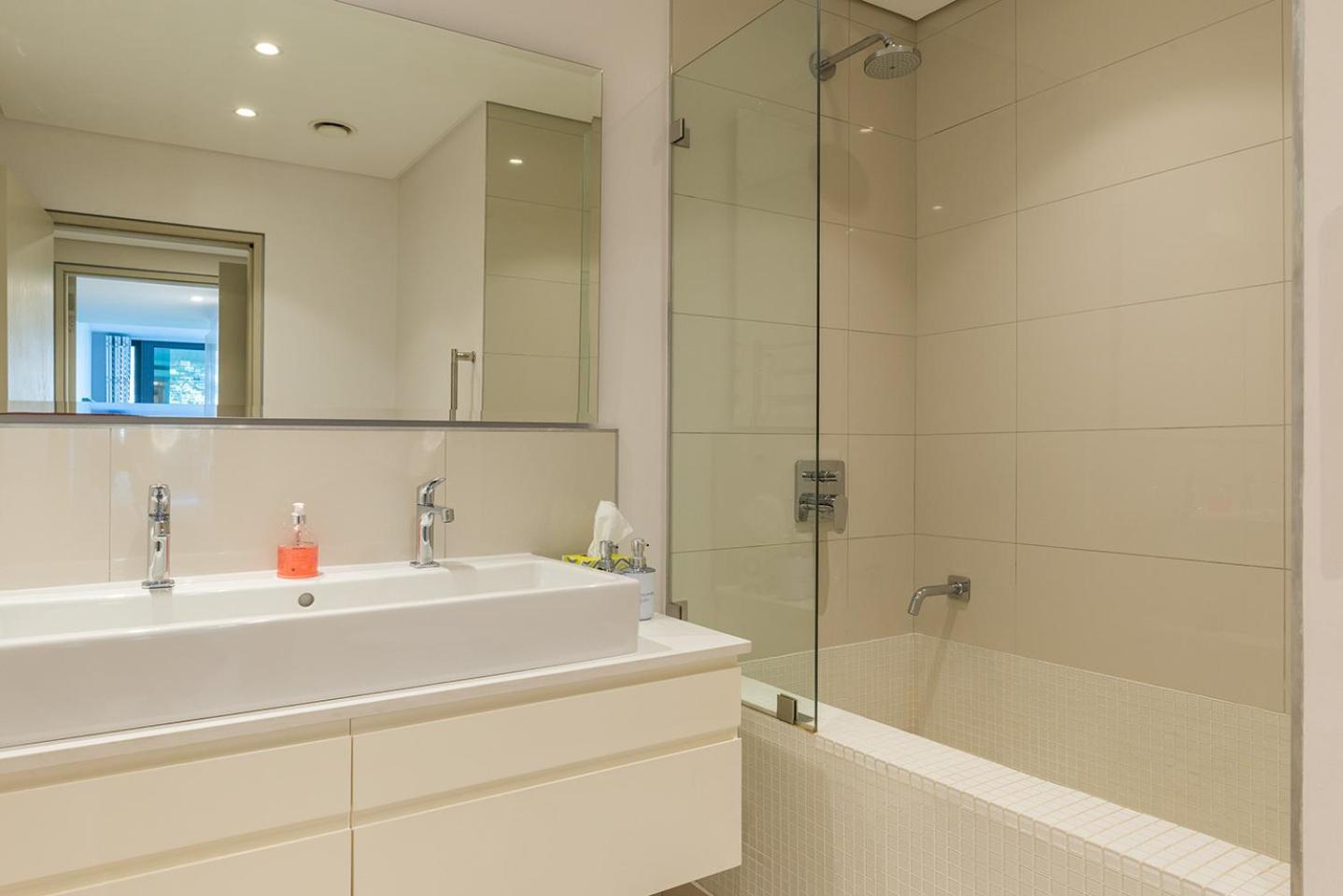 Apartment V&a Waterfront Luxury By Nivar
