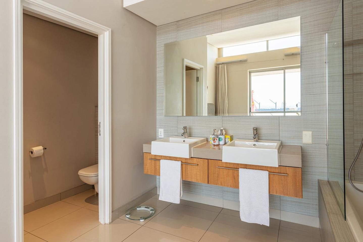 V&a Waterfront Luxury By Nivar Apartment